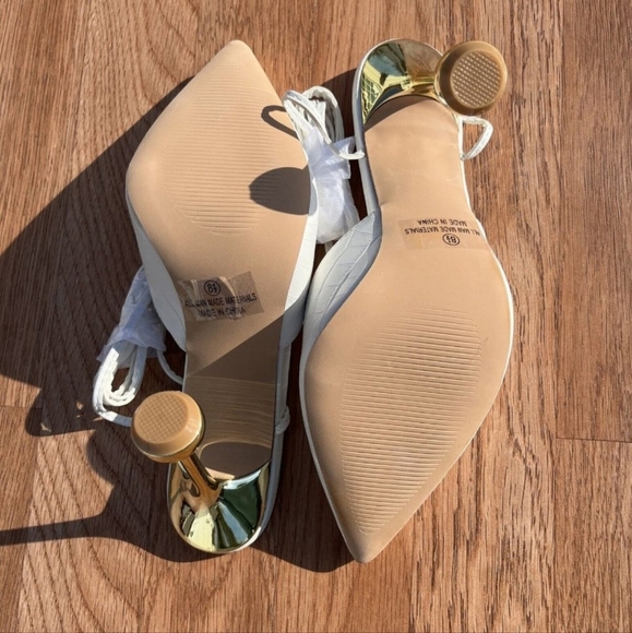 Fashion Nova Rosala White Wrap Up Ankle with Gold Heel Women's Size 8.5 NWT - Picture 4 of 6